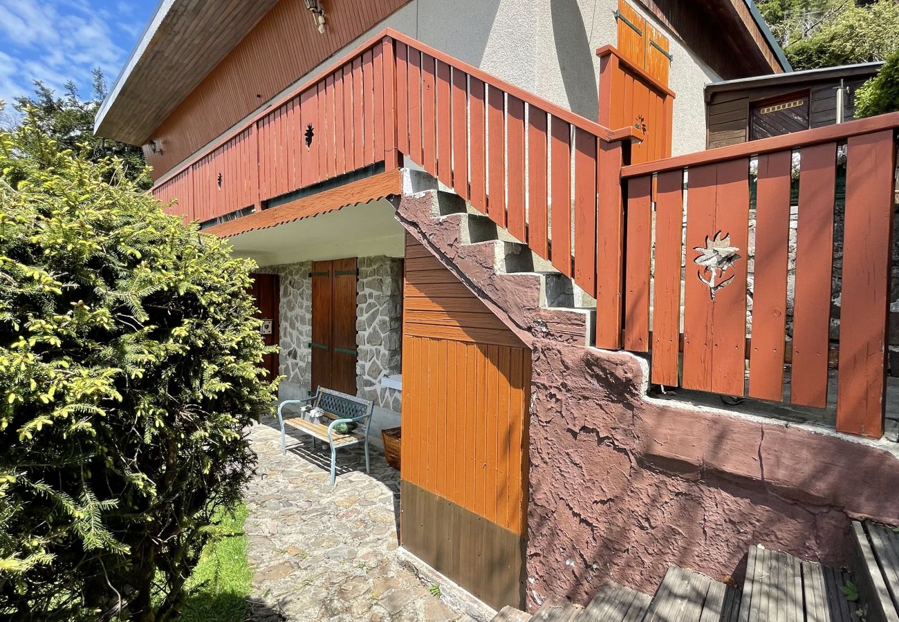 Semi-detached house in Le Lioran - Grand chalet qui surplombe le rocher du cerf