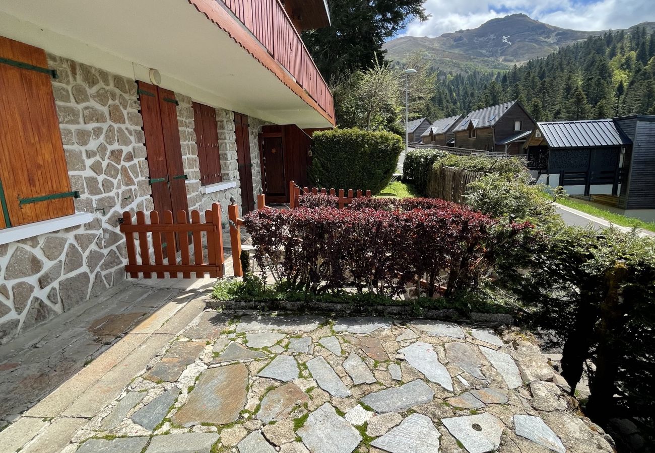 Semi-detached house in Le Lioran - Grand chalet qui surplombe le rocher du cerf